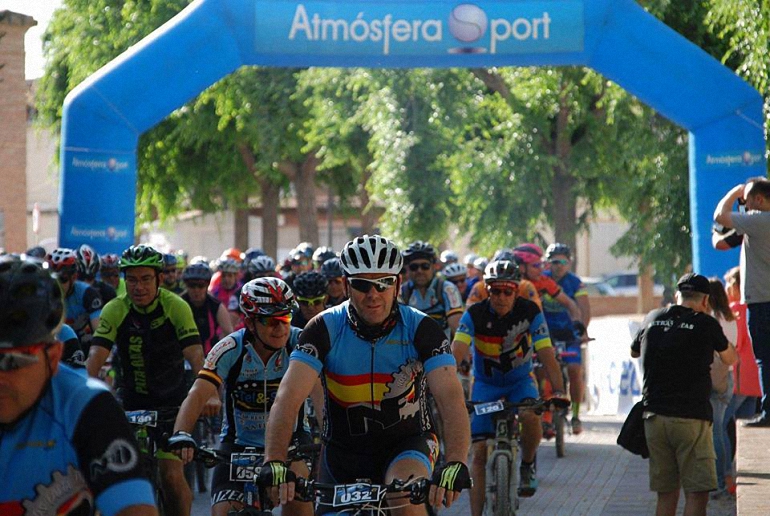 Más de 200 participantes tomaron la salida de la II Ruta Cicloturista de Torralba de Calatrava