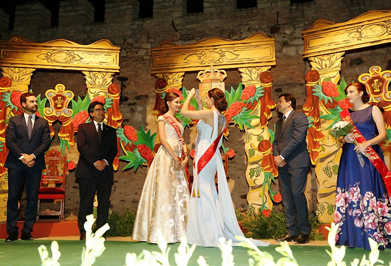 Bolaños inaugura sus fiestas patronales con la coronación de la reina y damas en el Castillo de Doña Berenguela