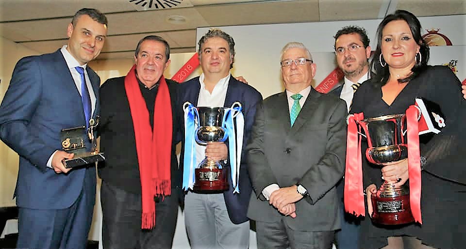 El Almagro FSF recogió ayer el trofeo de Campeón de Liga del Grupo III de la Segunda División Nacional de Sala Femenino 2017-2018 Almagro Noticias